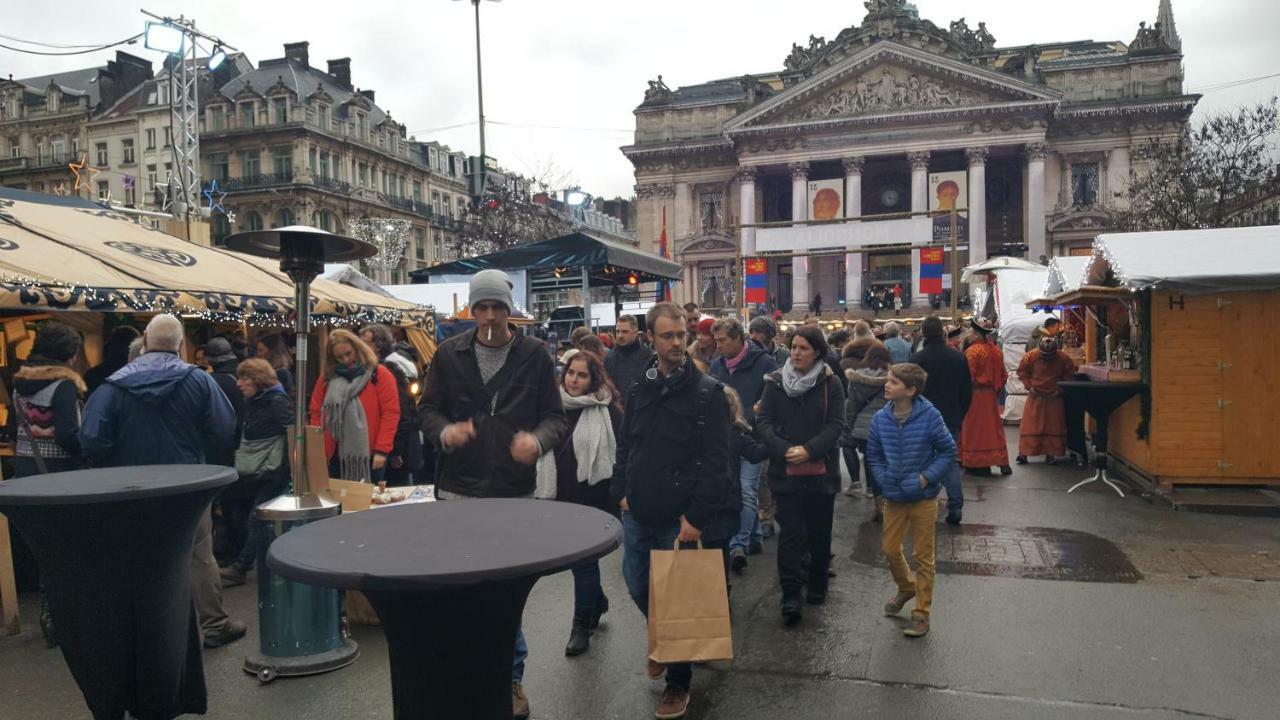 Les Pieds A La Grande Place Bruxelles Esterno foto